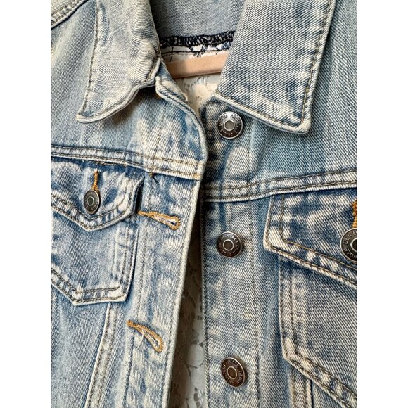 CHIQLE Mini Denim Vest with Lace Floral Back - Picture 5 of 10